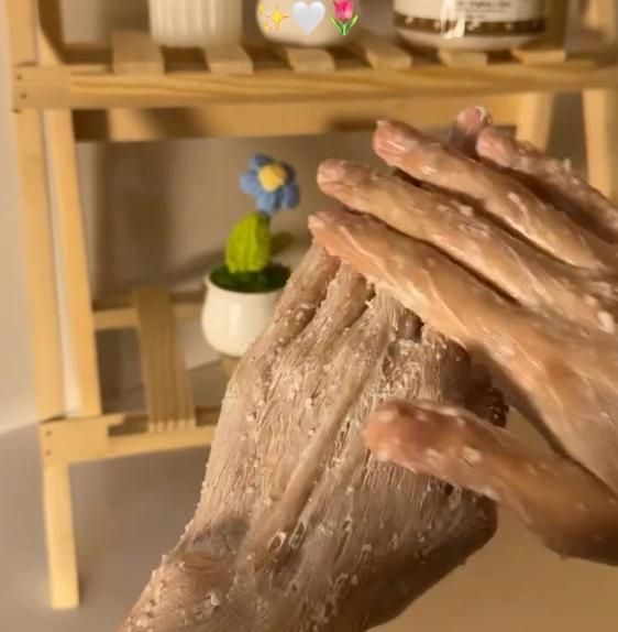 Pink Velvet Strawberry Flavor Scrub 300gm (Pack of 1)